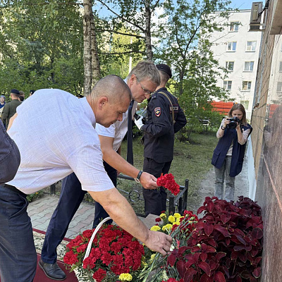Клирик Автозаводского благочиния принял участие в митинге, посвященном 30-й годовщине подвига Героя России Евгения Шнитникова