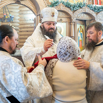 Епископ Городецкий и Ветлужский Парамон совершил Божественную литургию в храме Воздвижения Креста Господня с. Строчково