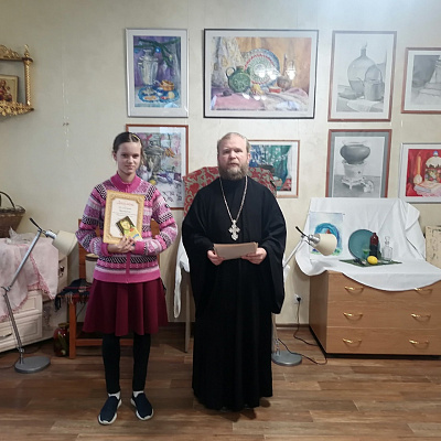 Помощник благочинного Дивеевского округа наградил победителей благочиннического этапа конкурса «Красота Божьего мира»
