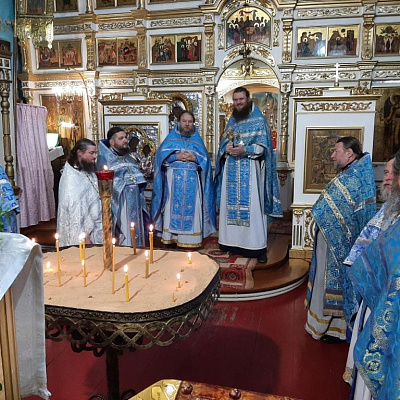 Соборное богослужение в день Празднования Владимирской иконы Божией Матери в Светлом