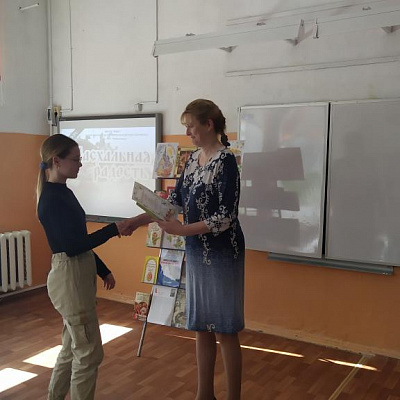 В Варнавинской библиотеке состоялась встреча участников творческого конкурса "Пасхальная радость"