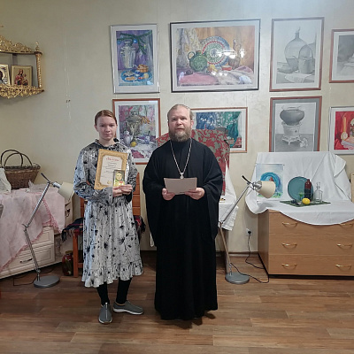Помощник благочинного Дивеевского округа наградил победителей благочиннического этапа конкурса «Красота Божьего мира»