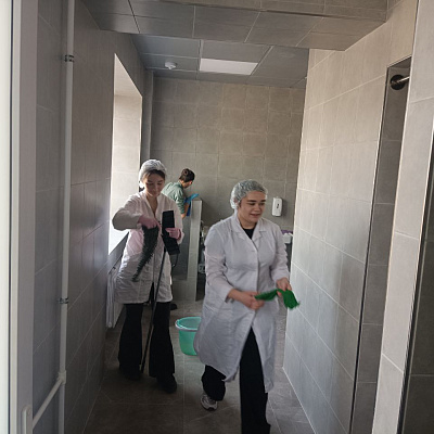 Волонтеры Сормовского и Нагорного благочиний провели уборку помещений в нижегородском военном госпитале