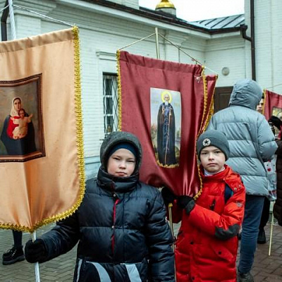 Епископ Городецкий и Ветлужский Августин возглавил традиционный Александро-Невский крестный ход по Городцу
