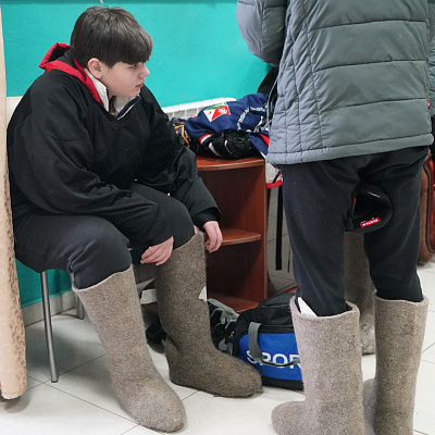 В селе Красное Арзамасского района прошел VI Епархиальный открытый турнир по хоккею с мячом в валенках