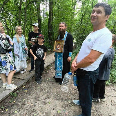 В часовне у озера Светлояр поселка Воскресенское состоялась Божественная литургия