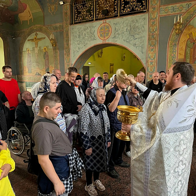 Подопечные пансионата «Лазурь» посетили Троицкий храм города Заволжье в праздник Преображения Господня