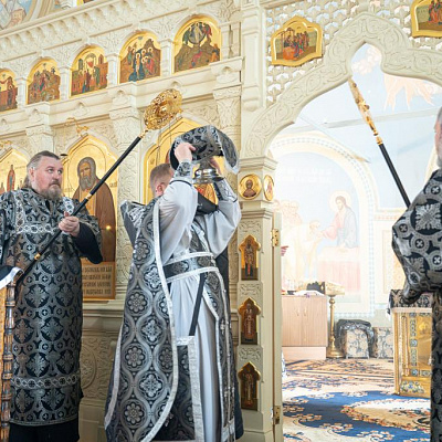 Епископ Городецкий и Ветлужский Парамон совершил Литургию Преждеосвященных Даров в Архиерейском подворье Собора Святой Живоначальной Троицы с. Белбаж