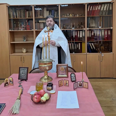Клирик Нижегородского благочиния освятил гимназию №13