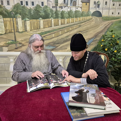 В нижегородском Вознесенском Печерском монастыре состоялась передача книг для библиотек уголовно-исполнительной системы
