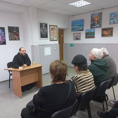 Помощник благочинного Приокского округа провел с читателями библиотеки беседу о смысле Великого поста