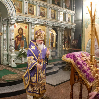 В Неделю Крестопоклонную епископ Городецкий и Ветлужский Августин совершил Божественную литургию в Феодоровском кафедральном соборе Городца