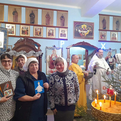 В праздник Рождества Христова настоятель храма в честь Рождества Пресвятой Богородицы с. Хохлома иерей Андрей Махиня совершил Божественную литургию