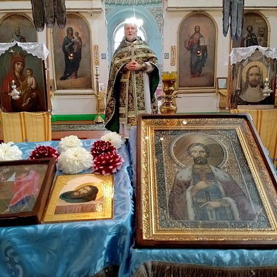 12 сентября, в день перенесения мощей святого благоверного великого князя Александра Невского, в Александро – Невском храме села Щенники Шарангского муниципального округа состоялось праздничное Богослужение