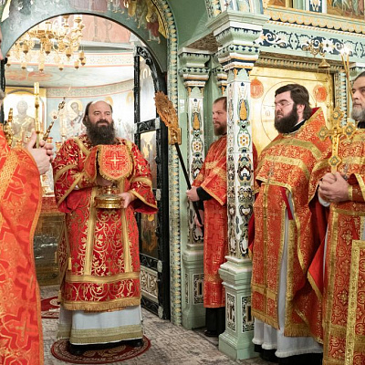 В Городецком Феодоровском мужском монастыре торжественно встретили ковчег с частицей честных мощей святого Георгия Победоносца