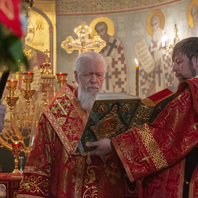 Вечером 24 апреля епископ Городецкий и Ветлужский Августин совершил Пасхальную вечерню в кафедральном соборе иконы Божией Матери Феодоровская города Городец 