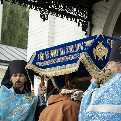 В канун праздника Успения Пресвятой Богородицы епископ Городецкий и Ветлужский Парамон совершил Всенощное бдение с чином погребения Божией Матери в Городецком Феодоровском мужском монастыре