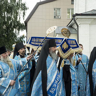 В канун праздника Успения Пресвятой Богородицы епископ Городецкий и Ветлужский Парамон совершил Всенощное бдение с чином погребения Божией Матери в Городецком Феодоровском мужском монастыре