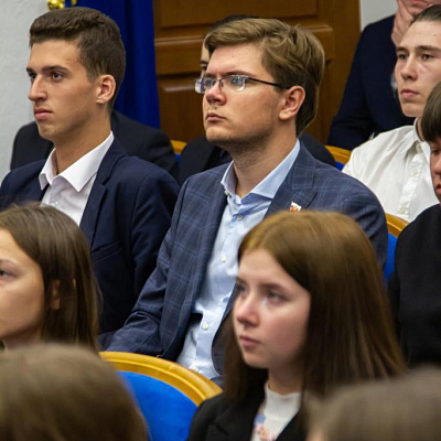 Епископ Городецкий и Ветлужский Августин вручил студенческие билеты студентам - международникам Нижегородского государственного лингвистического университета