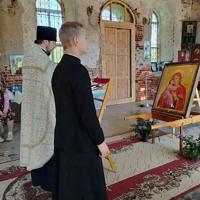 В Дальнеконстантиновском благочинии в возрождающемся храме села Кажлейка встретили Владимирскую икону Пресвятой Богородицы