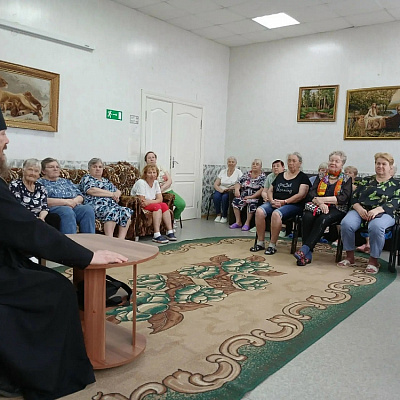 В Ветлужском СРЦИ состоялась очередная встреча отдыхающих с настоятелем храма святого великомученика Георгия Победоносца