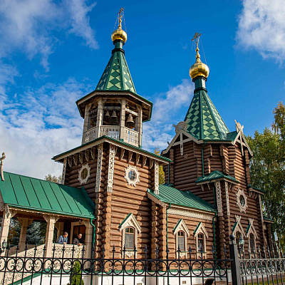 В престольный праздник в Крестовоздвиженском храме села Чернуха Лысковского округа епископ Иосия возглавил Божественную литургию