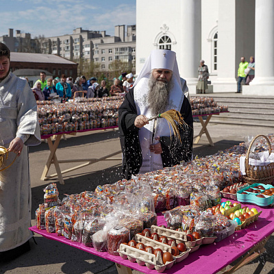 Глава Нижегородской митрополии освятил пасхальные куличи для людей, находящихся в местах лишения свободы