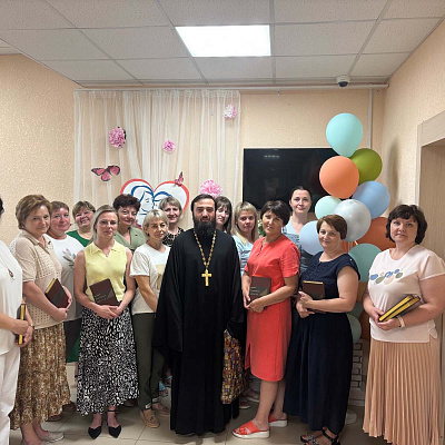Представители Дивеевского благочиния поздравили социальных работников с профессиональным праздником