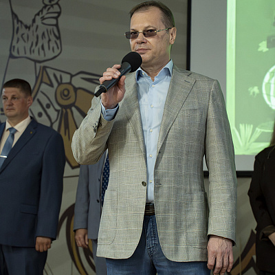 В День знаний епископ Городецкий и Ветлужский Парамон принял участие в линейке в Городецком губернском колледже
