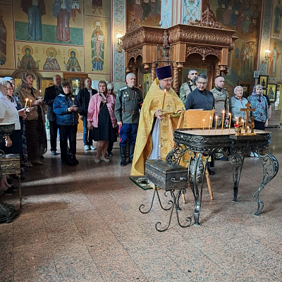 В Елисаветинском храме Автозаводского благочиния совершена панихида по погибшим участникам военных конфликтов