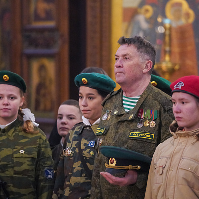 В день храмового праздника российских пограничников в кафедральном соборе Нижнего Новгорода совершен молебен перед иконой «Введение во храм Пресвятой Богородицы»
