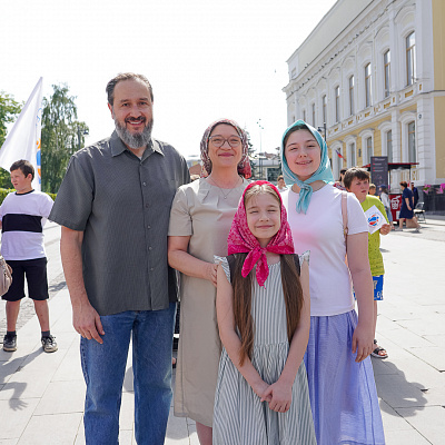 В День семьи, любви и верности в Нижнем Новгороде состоялось шествие многодетных семей