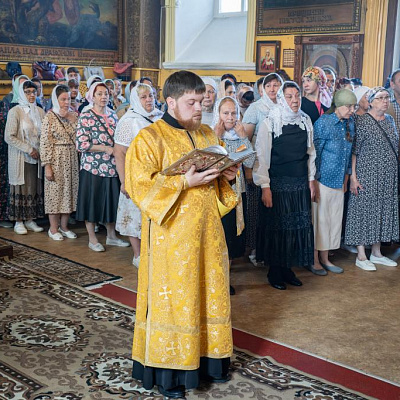 Епископ Городецкий и Ветлужский Парамон совершил Божественную литургию в храме Всех Святых г. Семенов