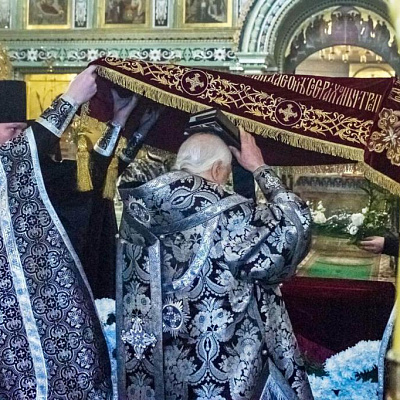 В Великий Пяток епископ Августин совершил вечерню с выносом Плащаницы Спасителя в Городецком Феодоровском мужском монастыре