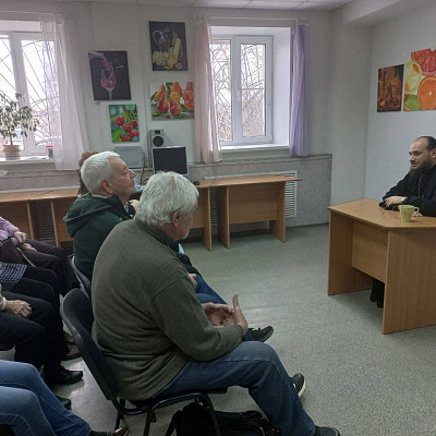 Помощник благочинного Приокского округа провел с читателями библиотеки беседу о смысле Великого поста