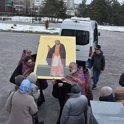 В Воскресенском благочинии Нижегородской епархии торжественно встретили икону преподобного Серафима Саровского с частицей мощей