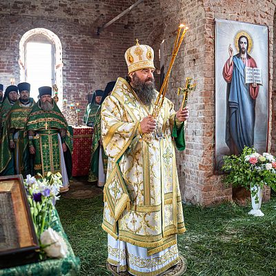 В день Святого Духа епископ Городецкий и Ветлужский Парамон совершил Божественную литургию в храме Святого Духа г. Городца