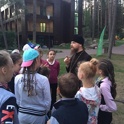 Беседа с детьми на базе отдыха «Изумрудное» Городецкого благочиния
