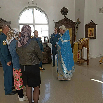Сотрудники МЧС посетили Никольский храм в Красных Баках в день празднования иконы Божией Матери «Неопалимая Купина»