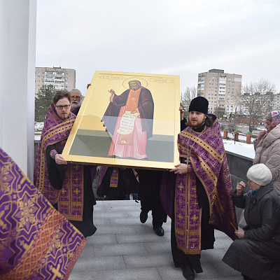 В Воскресенском благочинии Нижегородской епархии торжественно встретили икону преподобного Серафима Саровского с частицей мощей