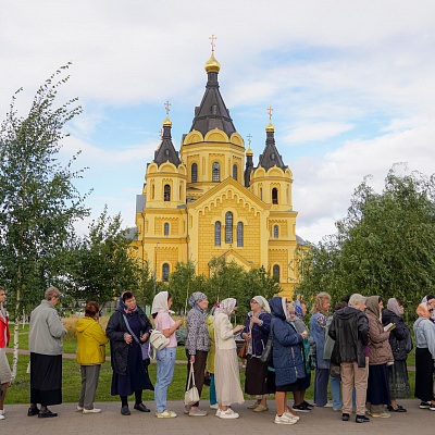 В Александро-Невском кафедральном соборе Нижнего Новгорода торжественно встретили ковчег с частицей мощей святителя Спиридона Тримифунтского