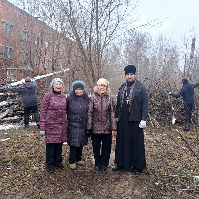 В поселке Истомино Балахнинского благочиния проведена уборка территории, предназначенной для строительства храма