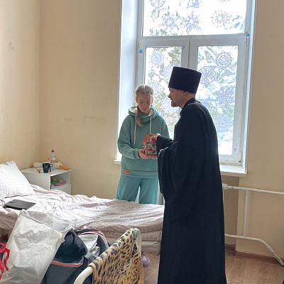 Помощник благочинного Кстовского округа посетил педиатрическое отделение кстовской центральной районной больницы