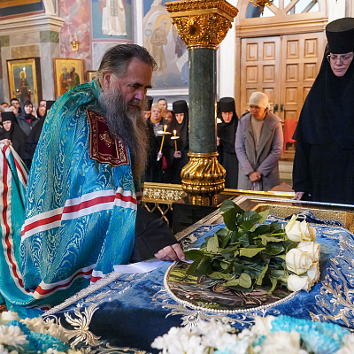 В праздник Похвалы Божией Матери митрополит Георгий возглавил Божественную литургию в Дивеевском монастыре
