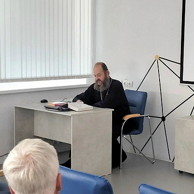 В поселке Красные Баки Воскресенского благочиния продолжаются занятия по изучению Священного Писания