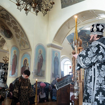 В пятницу первой седмицы Великого поста епископ Городецкий и Ветлужский Парамон совершил Литургию Преждеосвященных Даров в храме великомученицы Екатерины г. Ветлуга