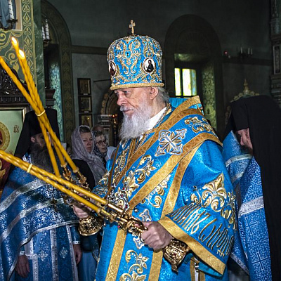 25 сентября, в Неделю 15-ю по Пятидесятнице, в день Отдания праздника Рождества Пресвятой Богородицы, в кафедральном соборе Феодоровской иконы Божией Матери города Городца состоялось архиерейское богослужение