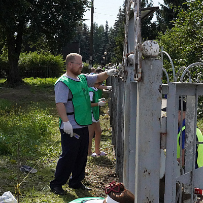 В Городце состоялся субботник на территории Кафедрального собора Покрова Пресвятой Богородицы