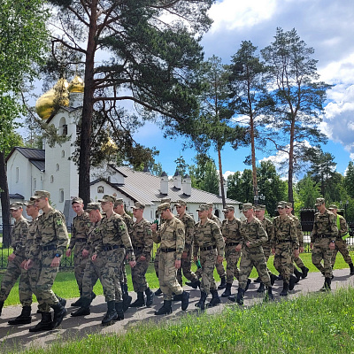 Военнослужащие саровского соединения войск Росгвардии посетили молебен о воинах