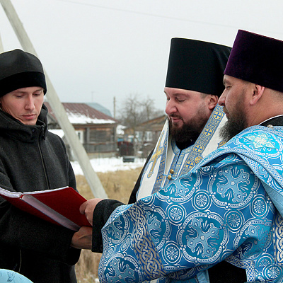 Епископ Дальнеконстантиновский Филарет освятил киот-часовню в деревне Мерлино Арзамасского района